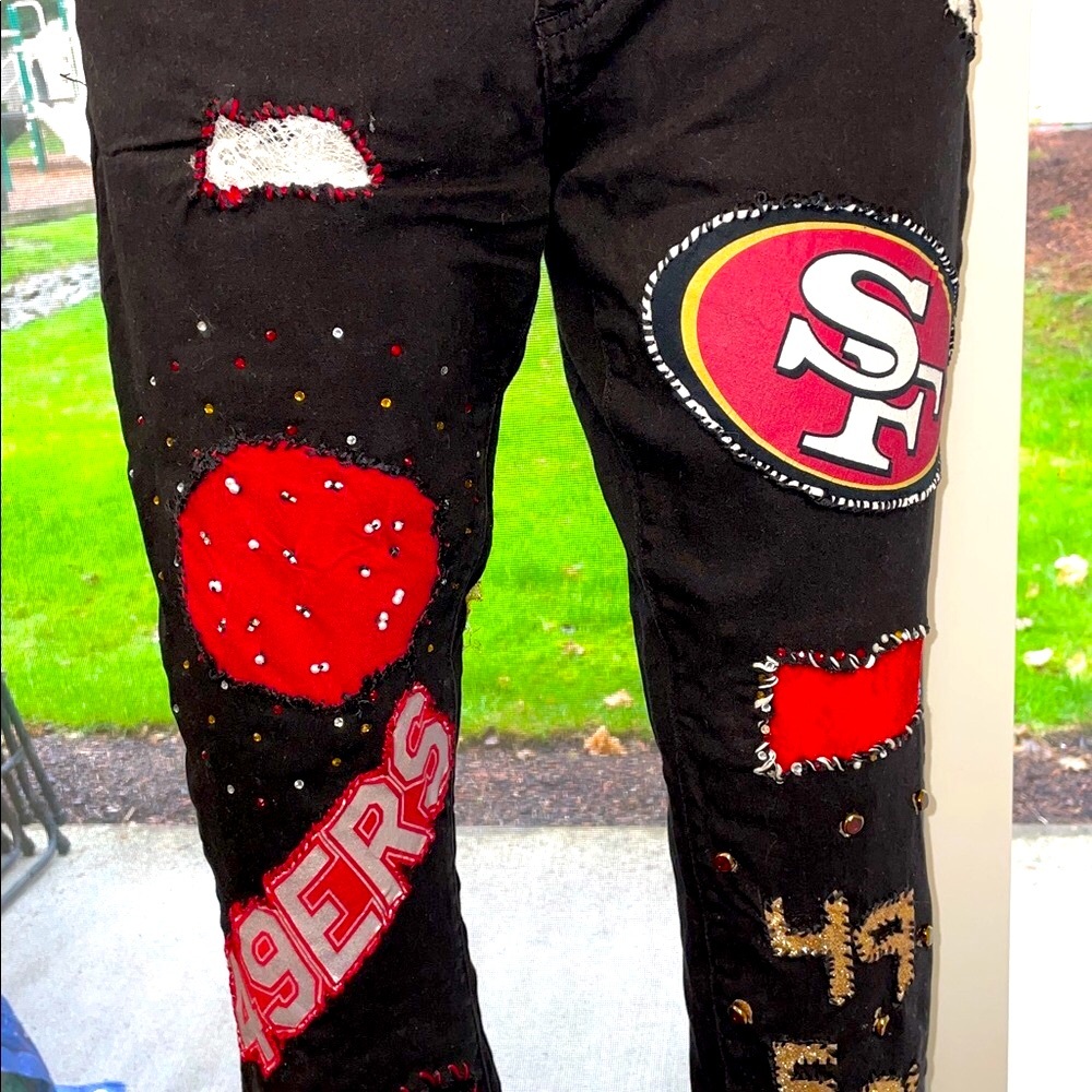 Women’s UPCYCLED HAND CRAFTED 49ers Themed Black Jeans TAHARI Sz 14P - Picture 3 of 15
